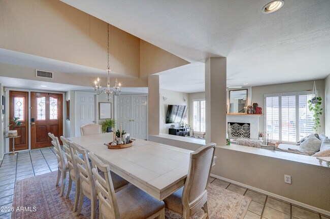 Building Photo - 2511 E Shaw Butte Dr