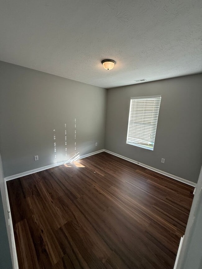 Building Photo - Updated home in Highview