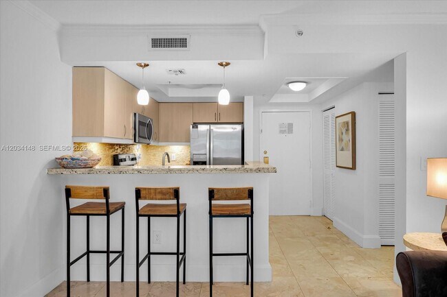 Building Photo - 2951 S Bayshore Dr