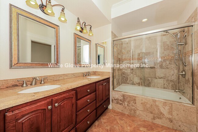Building Photo - Wonderful 3 bedroom Northwood Condo