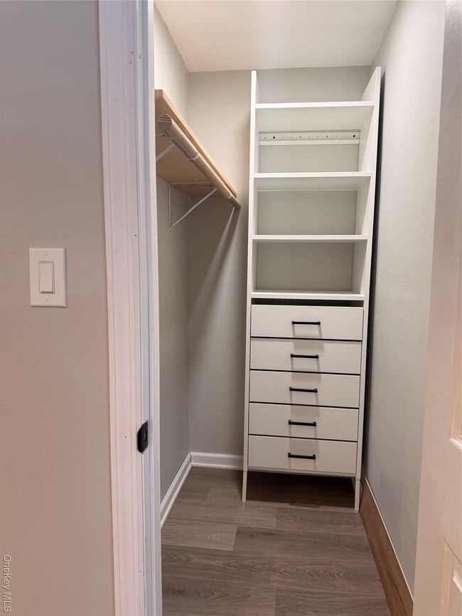 Building Photo - 549 Blue Point Rd