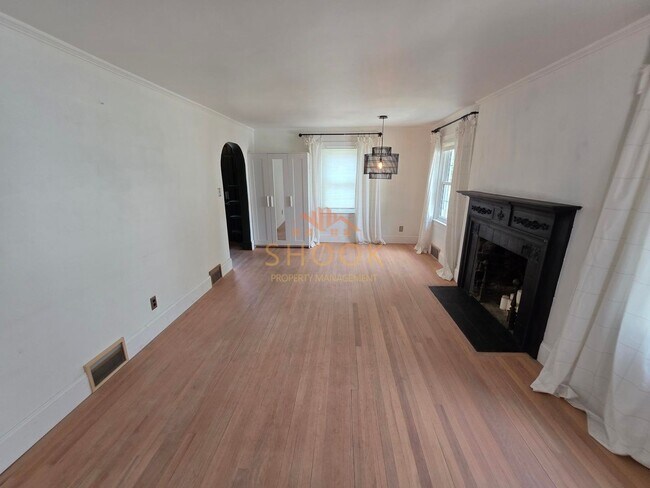 Building Photo - AVAILABLE JANUARY 2027 - BEAUTIFUL AND UNIQUE 4 BR HOME ACROSS CAMPUS