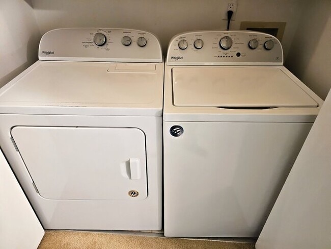 Building Photo - Townhome in Fin Hill- 2 Large Master Bedrooms, 2 Car Garage, Fully Fenced Yard, AC