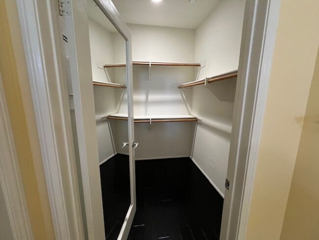 Building Photo - Beautiful 2 Bedroom, 2 1/2 Bathroom Porter Ranch Townhome! Ready for Move In!