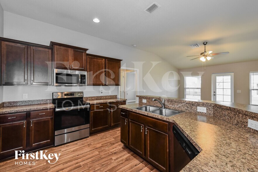 Building Photo - 2716 NW 3rd Ave