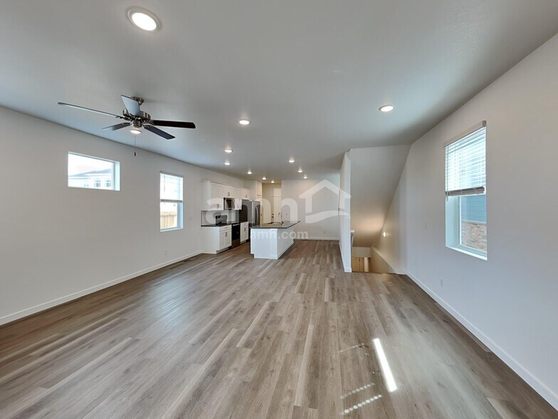 Building Photo - 300 N Addison Way