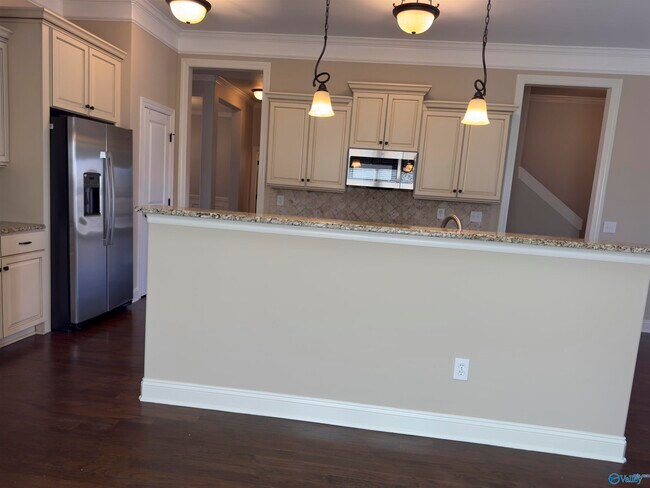 Building Photo - 2444 Bell Manor Dr SW