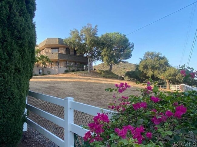 Primary Photo - 2426 Suncrest Blvd