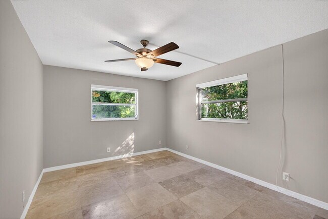 Building Photo - 1242 N Harbor Dr