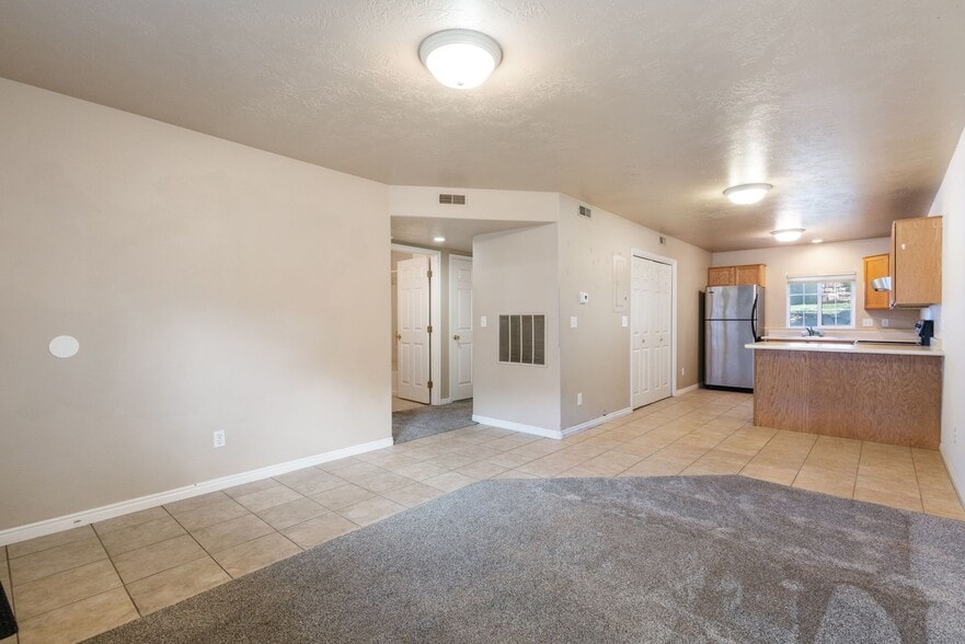 Building Photo - 1208 W 160 N