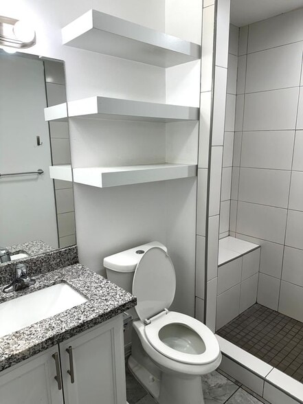 Building Photo - 325 Clemente Ave