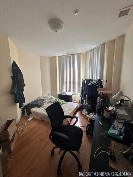 Building Photo - 90 Westland Ave