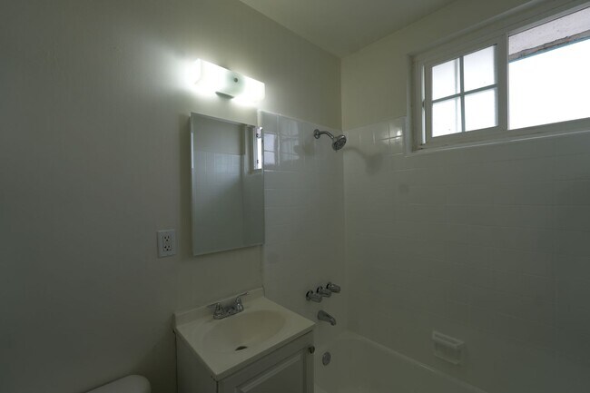 Building Photo - 924 W. 226TH