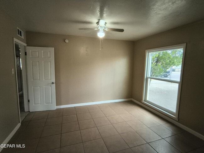 Building Photo - 4918 Guadalupe Dr