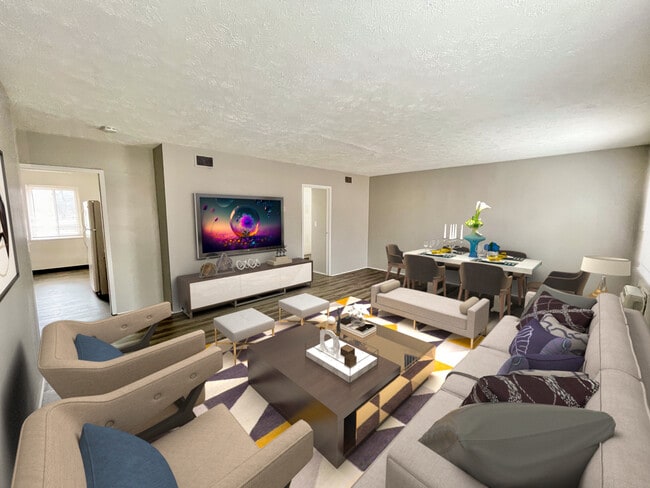 Building Photo - Royal Oaks