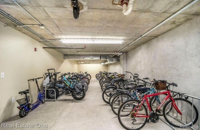 Building Photo - 100 W Fifth St