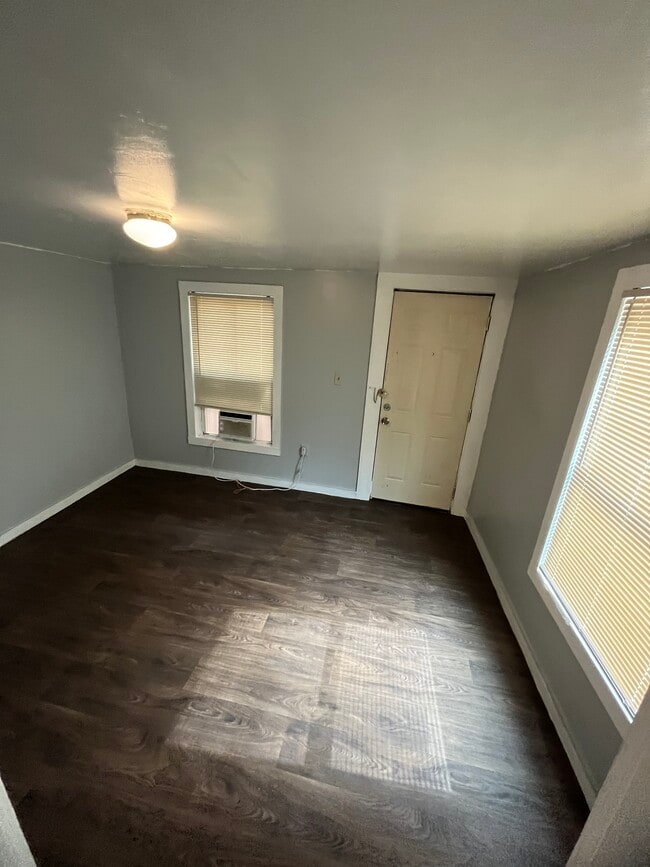 Building Photo - 271 E Lambert St