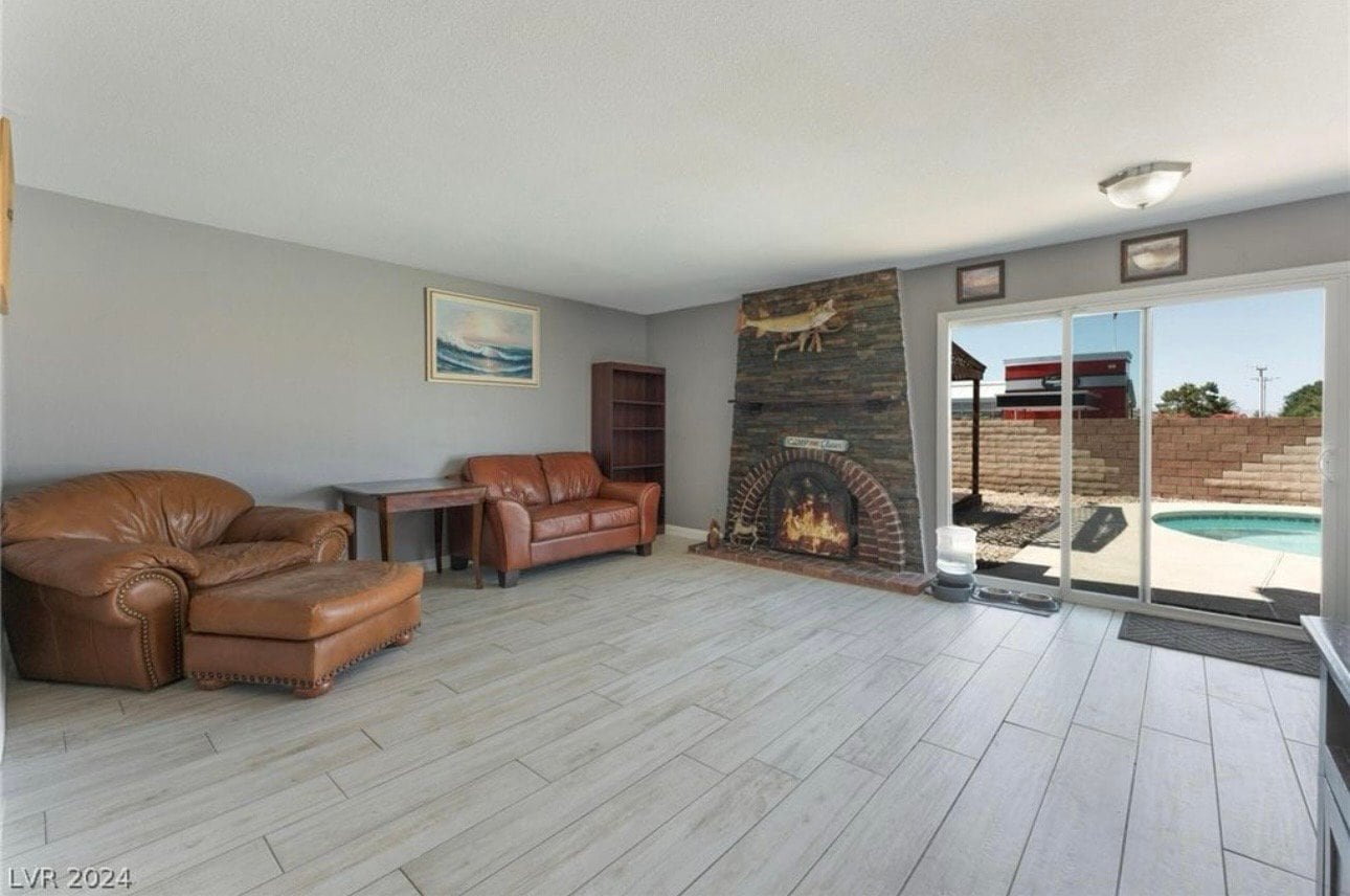 Building Photo - 580 Chelsea Dr