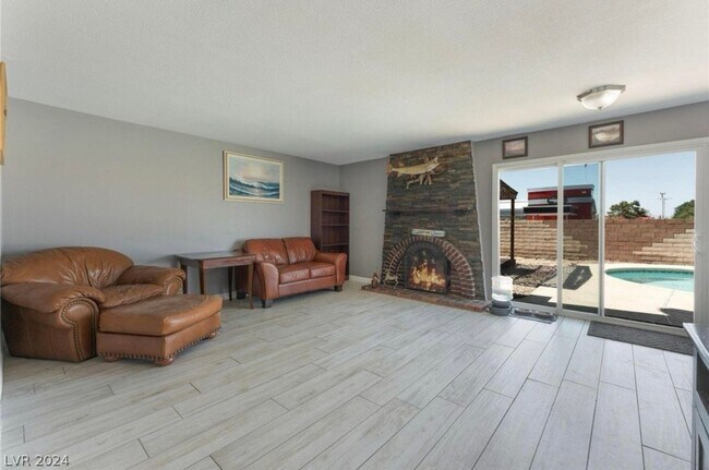 Building Photo - 580 Chelsea Dr