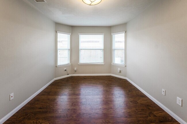 Building Photo - 10902 Barker View Dr