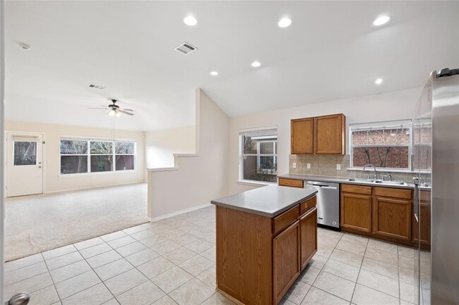 Building Photo - 2920 Collingwood Dr