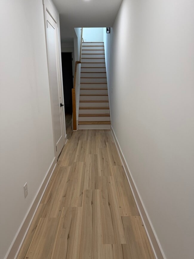Building Photo - Unit D
