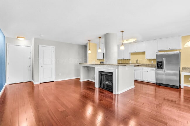 Building Photo - 300 Glenwood Cir