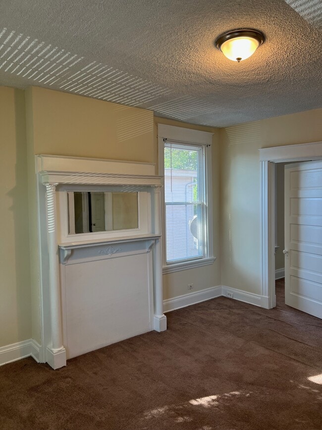 Building Photo - 905 Suire Ave
