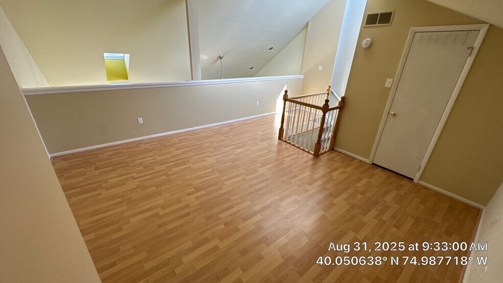 Loft - 9541 James St