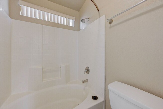 Building Photo - Rare Single Story Home with hard flooring!