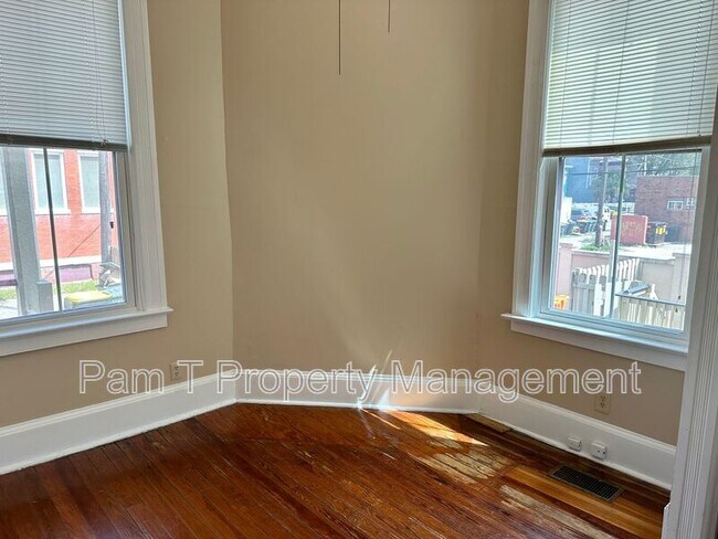 Building Photo - 124 E Henry St