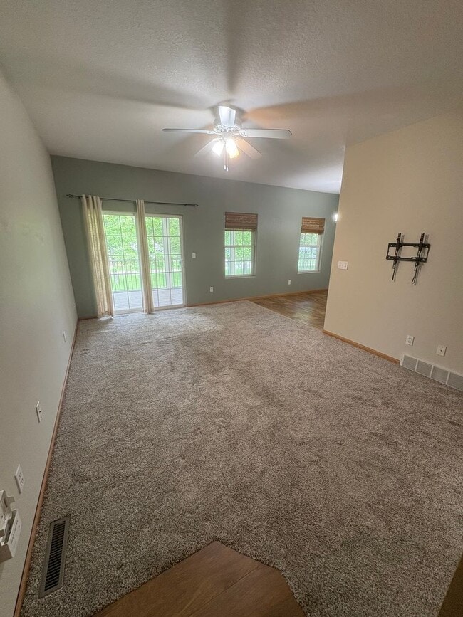 Building Photo - 3 bedroom 2.5 bathroom single family home in Cedar Falls school district