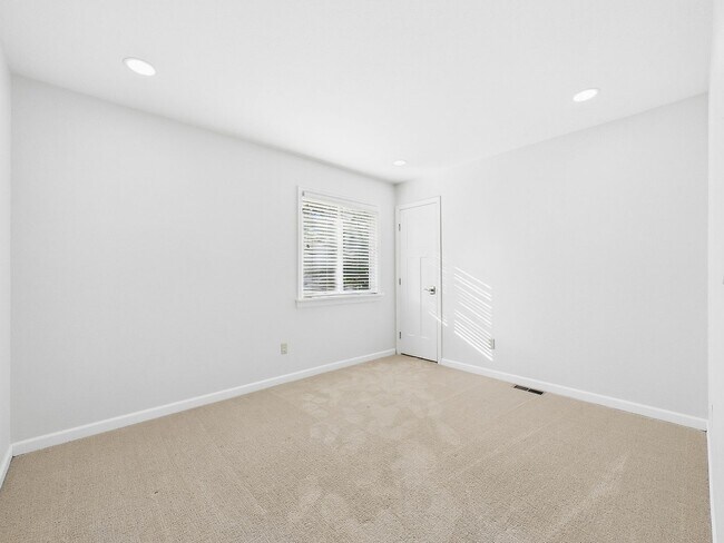 Building Photo - 6213 S Galena Way