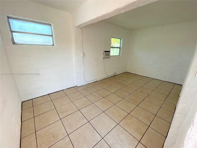 Building Photo - 456 S 20th Ave