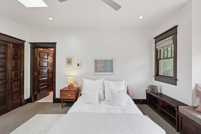 Building Photo - Beautiful Historic 4BR/3BA Gem | Hillsboro...