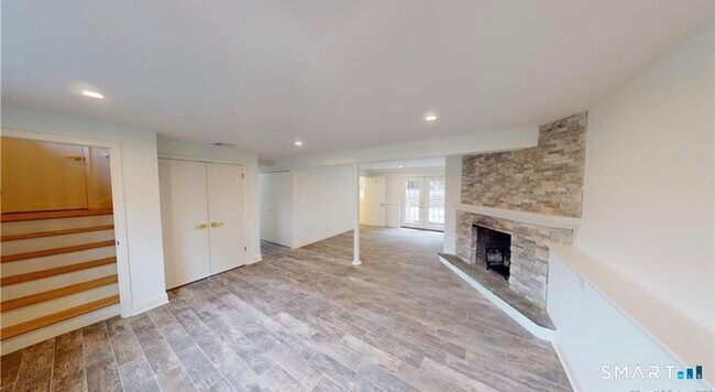 Building Photo - 1 Cottontail Rd