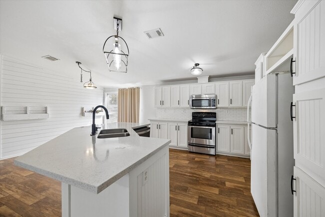 Building Photo - 25361 Bluff View Ct