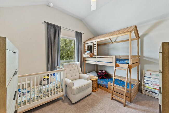 Building Photo - 104 Indian Paintbrush Trl