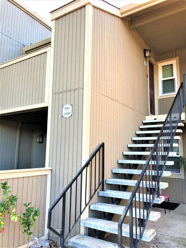 Building Photo - Studio at Baywood Villas