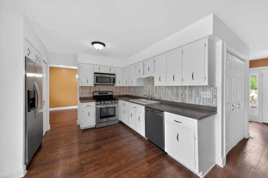 Building Photo - 3561 Sunrise Dr