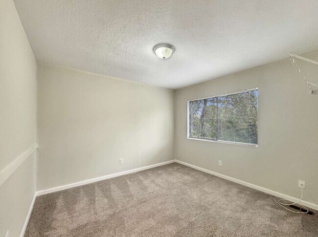 Building Photo - North Hall Duplex Available