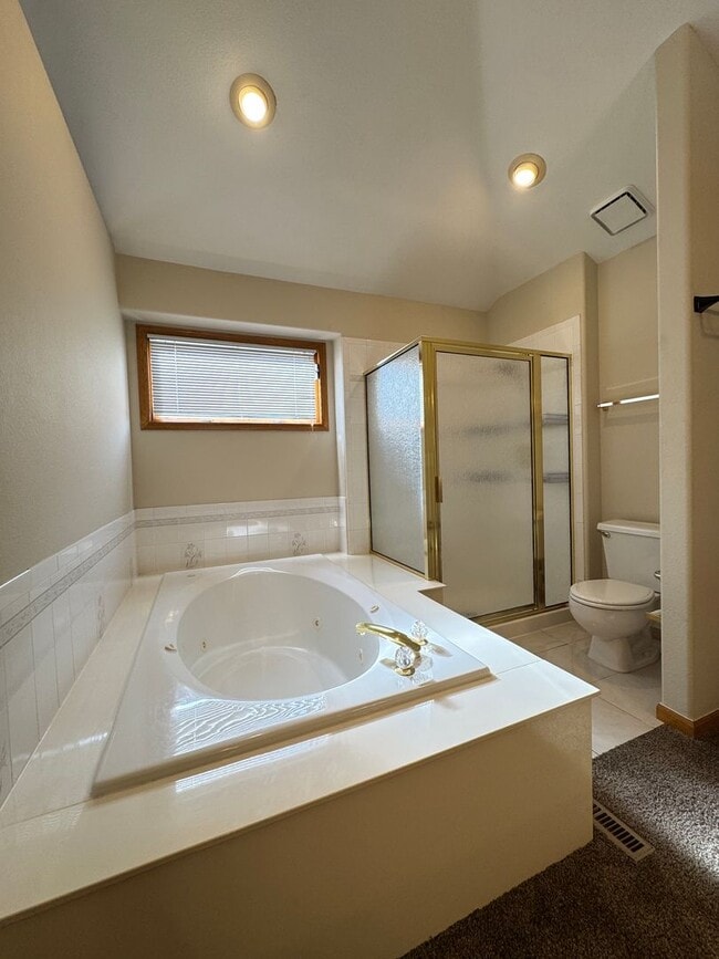 Building Photo - Spacious home in English Ranch