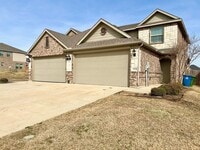 Building Photo - Modern Country Living Near I-35 – Stunning Duplex with Granite, Private Yard & Appliances Included!