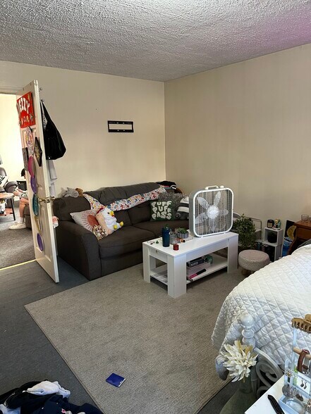 Building Photo - 108 Temple St