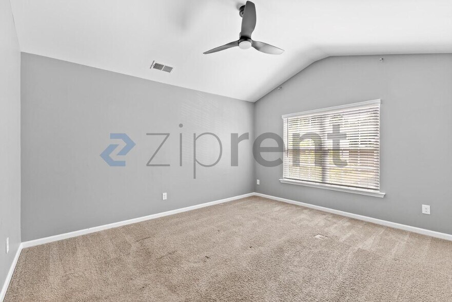 Building Photo - Unit