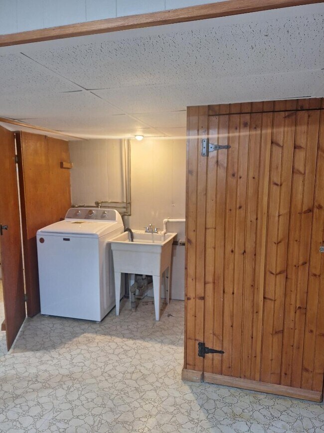 Building Photo - 5118 Pembroke Ave