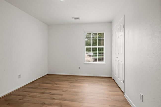 Building Photo - 10206 Jockey Club Dr