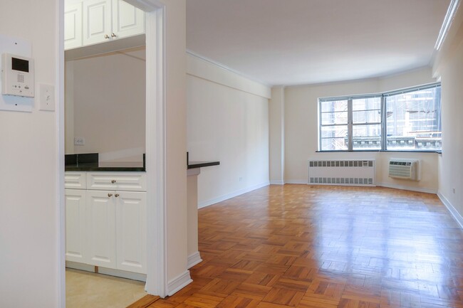 Interior Photo - 40 East 89th Street