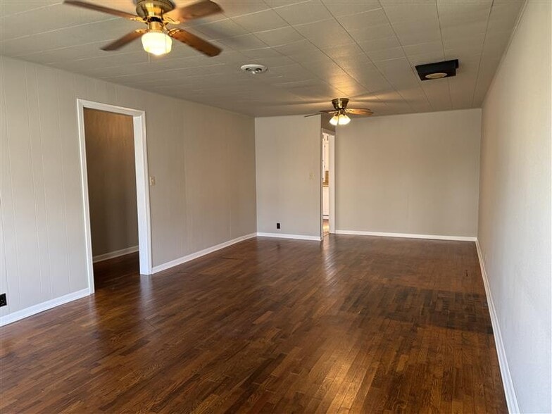 Building Photo - 207 SW 7th St