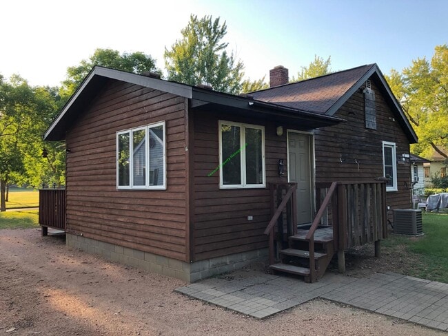 Building Photo - Available January 15th - 2 Bedroom, 1 Bathroom Single Family Home